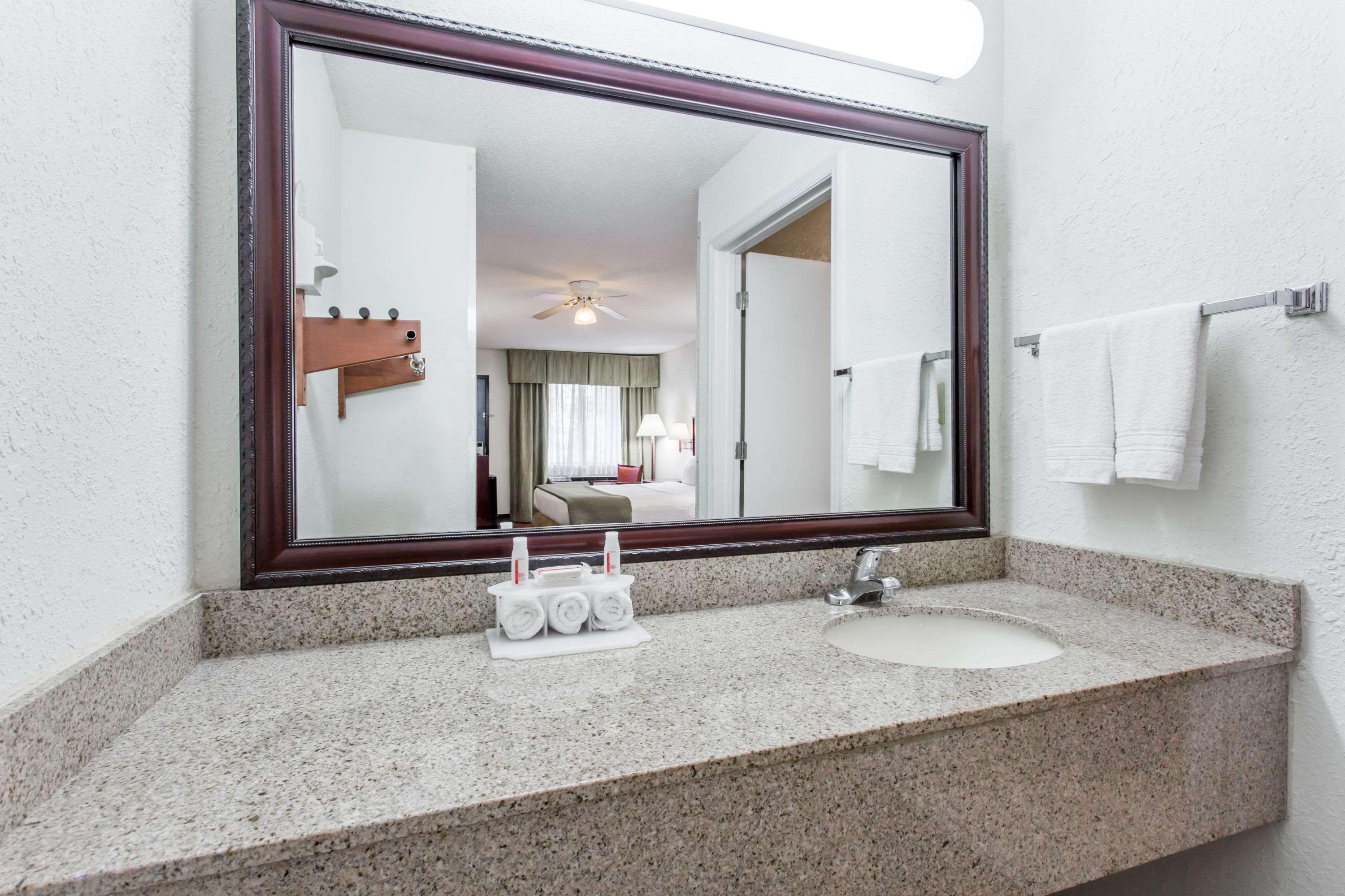 Baymont Inn & Suites Манинг Екстериор снимка