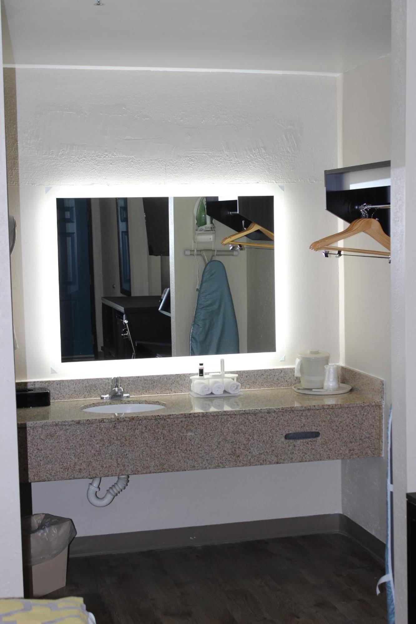Baymont Inn & Suites Манинг Екстериор снимка