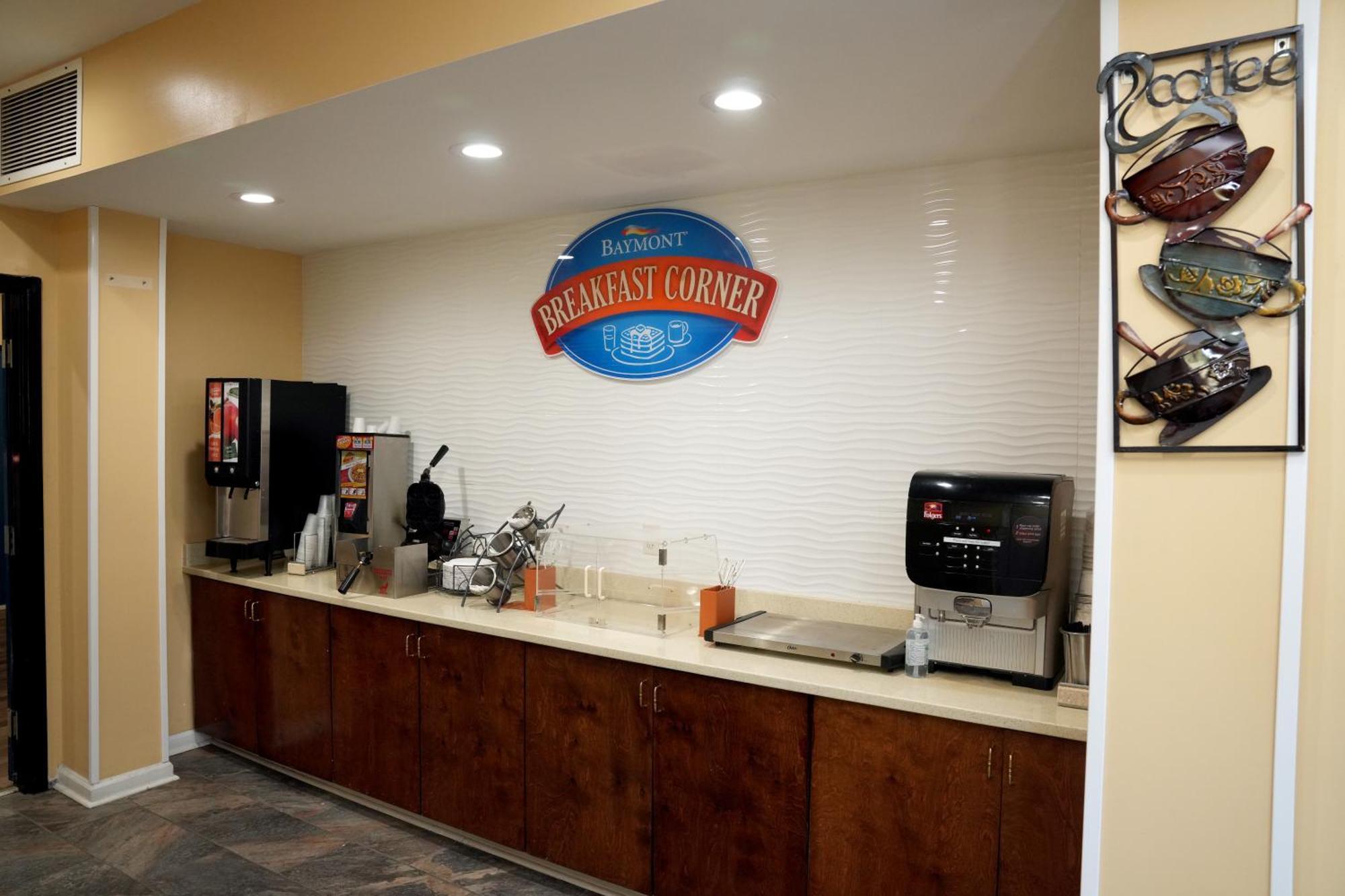 Baymont Inn & Suites Манинг Екстериор снимка
