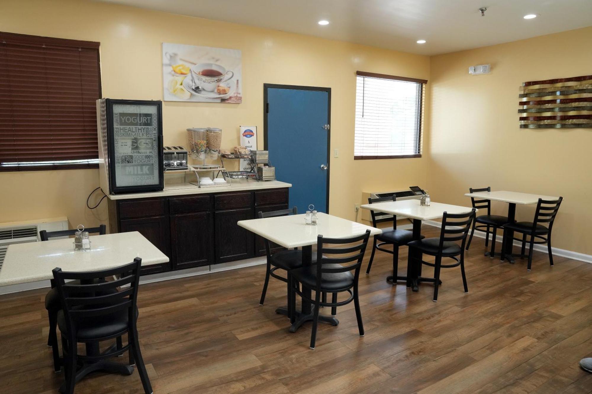 Baymont Inn & Suites Манинг Екстериор снимка